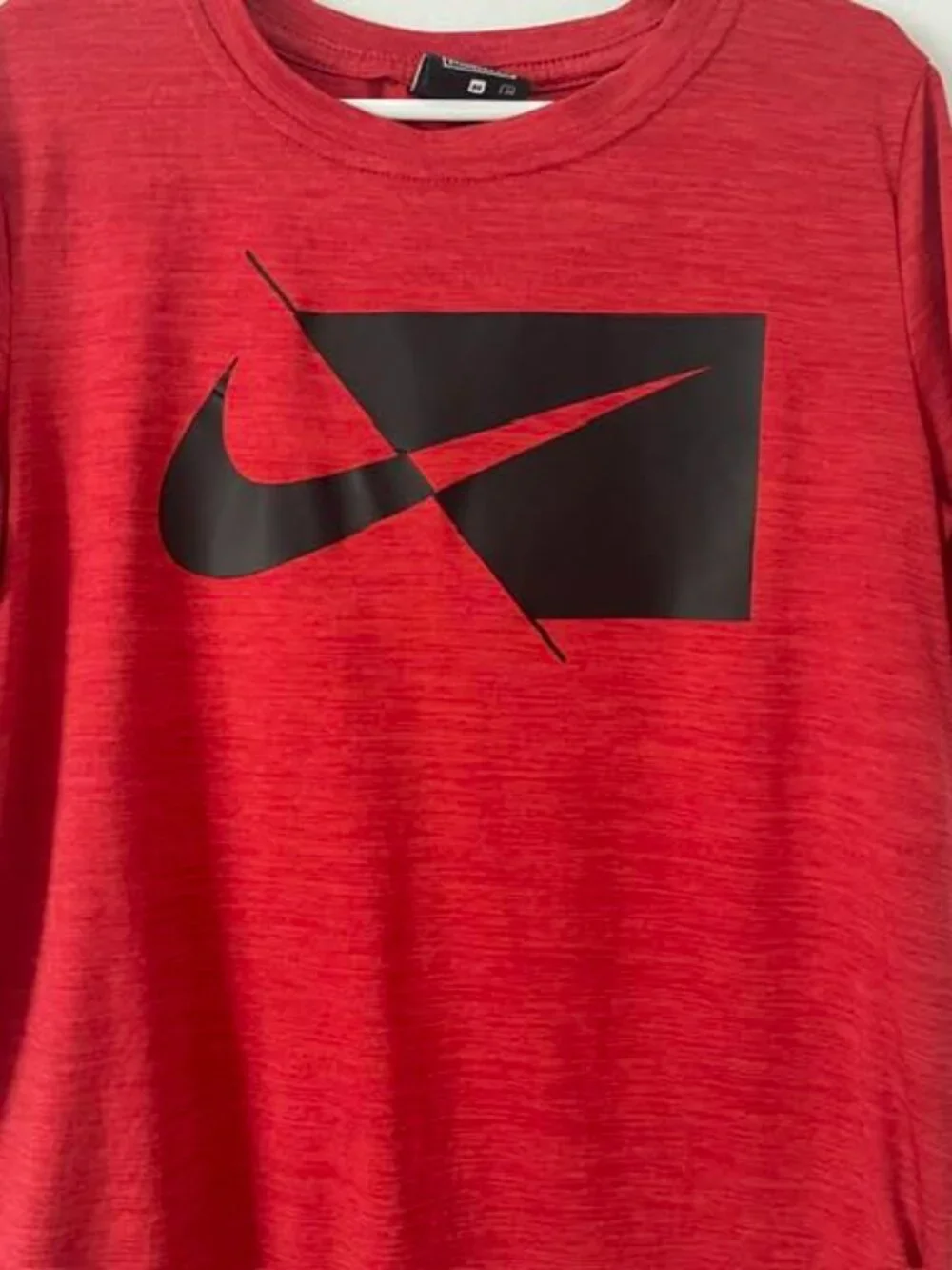 Nike Big Kids Boys Dri-FIT HBR V-Neck Short Sleeve T-Shirt Size Medium Red